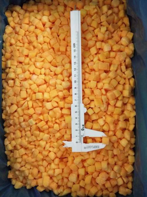 Pesche gialle biologiche IQF a cubetti, confezionate sfuse, frutta congelata, polpa acquosa, cubetti interi e met&agrave;, gusto dolce, conservate 2