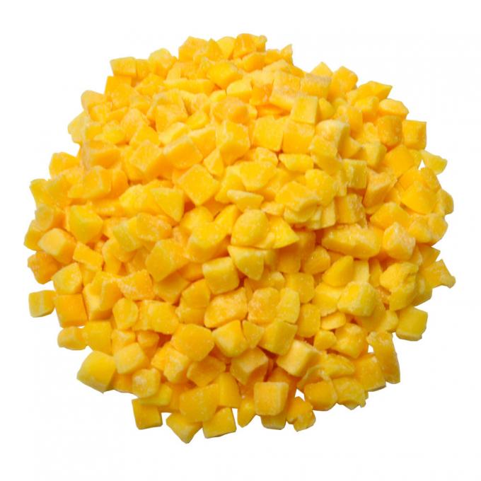 Pesche gialle biologiche IQF a cubetti, confezionate sfuse, frutta congelata, polpa acquosa, cubetti interi e met&agrave;, gusto dolce, conservate 3